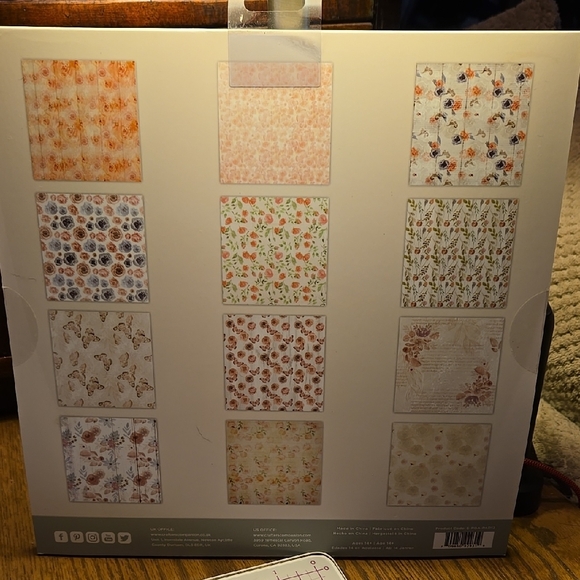 Crafters Companion Signature Collection Rose Garden Paper Pad NEW - Picture 2 of 2